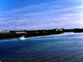 Amazing views & steps to beach 2B-2Bath-Pool 333